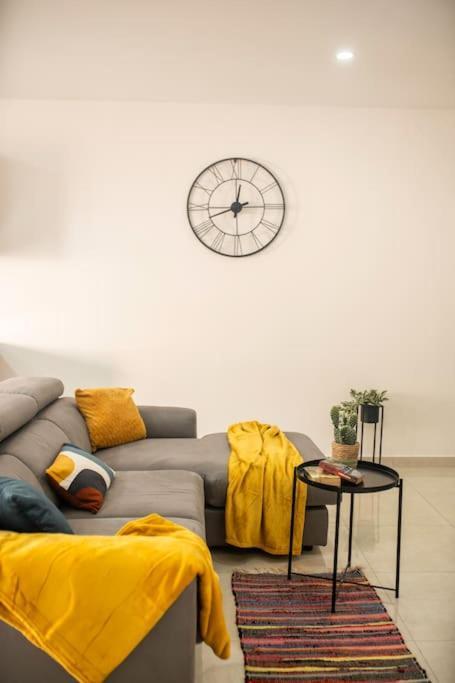 Modern, Bright & Spacious Near The Sea Appartement