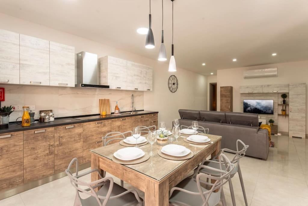 Modern, Bright & Spacious Near The Sea Appartement *