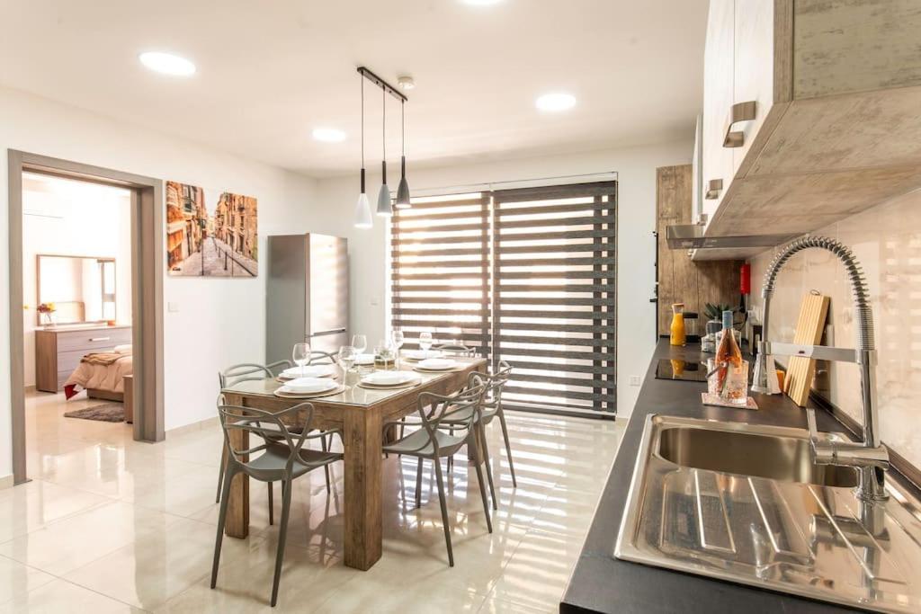Modern, Bright & Spacious Near The Sea Appartement *