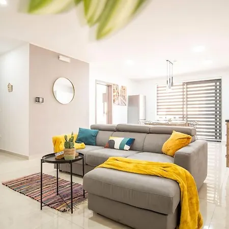 Modern, Bright & Spacious Apartment Near The Sea Marsaskala Exterior photo