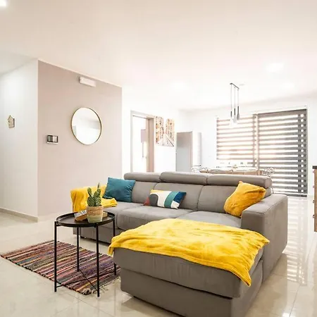 Modern, Bright & Spacious Apartment Near The Sea Marsaskala Exterior photo