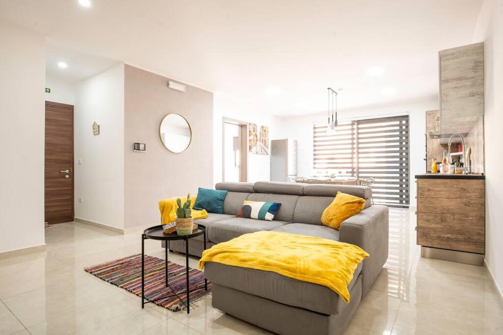 Modern, Bright & Spacious Near The Sea Marsaskala
