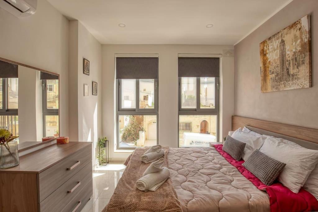 Modern, Bright & Spacious Near The Sea Apartamento